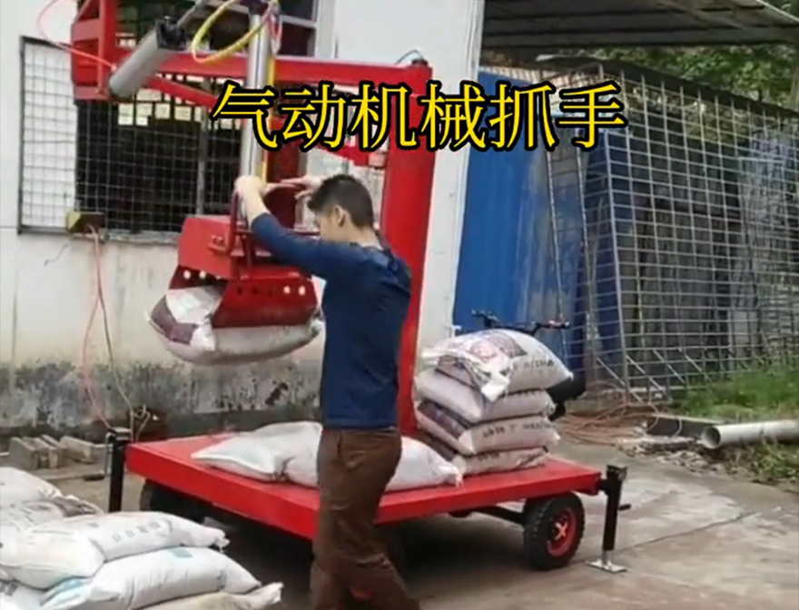 武功县机械抓手机械抓手液压抓沙价格装卸水泥神器青储搬运机图片机械臂搬运
